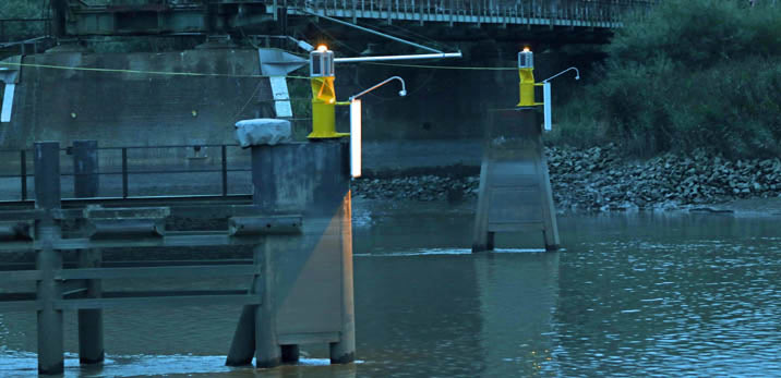 Warnfeuer an der Friesenbrücke Süd