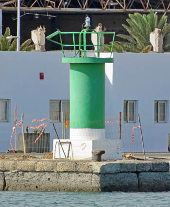 Hafenfeuer an der Ecke des Kais Muelle Pesquero