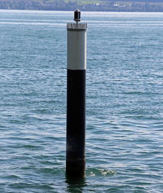 Fährhafen Meersburg rot