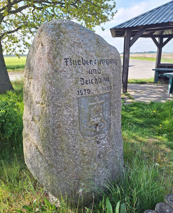 Gedenkstein zur Flurbereinigung und Deichbau Balje Deichbau