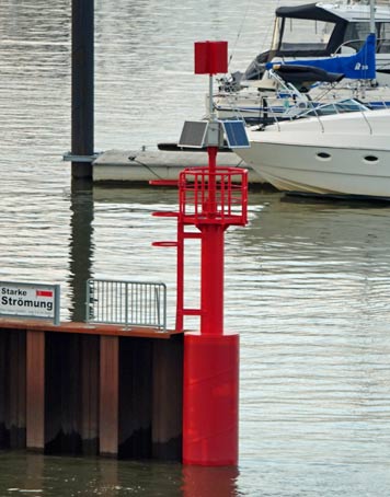 Wedel Westeinfahrt Backbord