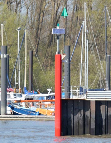 Wedel Westeinfahrt Steuerbord