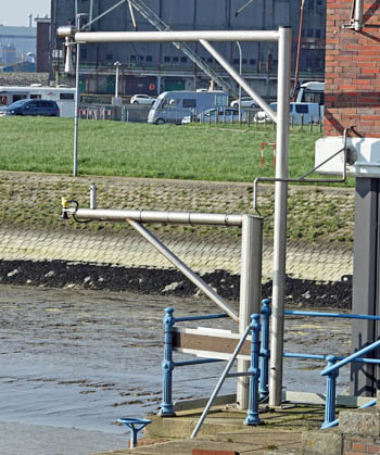 Radarsensoren am Pegelhaus Emden Pegel Emden