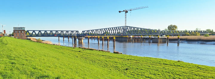 Neue Friesenbrücke im geschlossenen Zustand, April 2025 Neue Friesenbrücke im geschlossenen Zustand