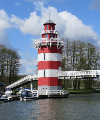Leuchtturm im Hafendorf Rheinsberg