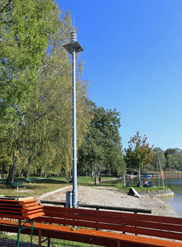Sturmwarnleuchte an der Nordseite des Tachinger Sees Sturmwarnleuchte Tachinger See