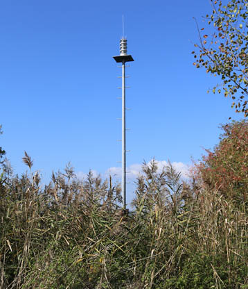 Sturmwarnleuchte an der Südseite des Tachinger Sees Sturmwarnleuchte Tachinger See