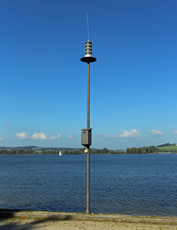 Sturmwarnleuchte an der Nordseite des Waginger Sees Sturmwarnleuchte Waginger See