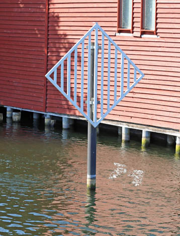 Bake an der nördlichen Einfahrt in den Werderkanal Bake Werderkanal Nord