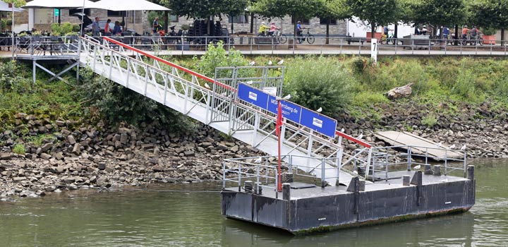 Anlegesteg der Personenschifffahrt Pilger-Hoitz in Remagen Remagen, Anleger MS Petersberg