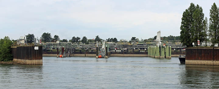 Einfahrt zum Ölhafen in Wesseling Ölhafen in Wesseling
