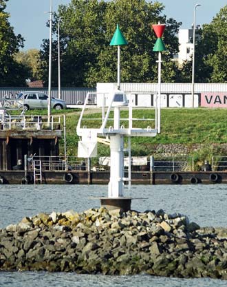 Leuchtbake 4 an der Fahrwasserteilung von Nieuwe Maas / Hollandsche IJsel Leuchtbake Nieuwe Maas 4