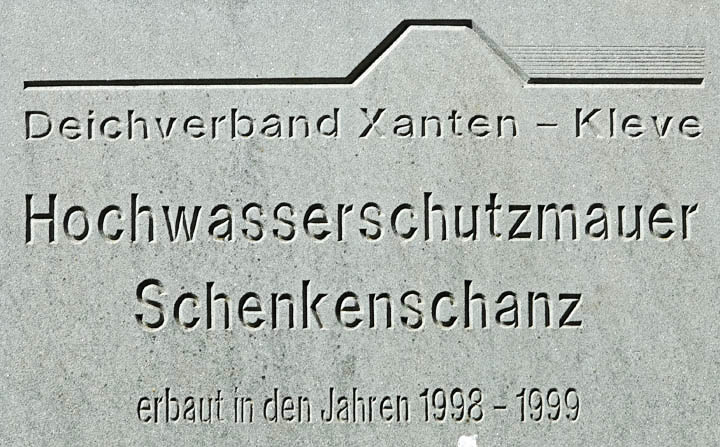 Hochwasserschutzmauer Schenkenschanz