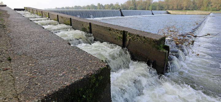 Wehranlage mit Fischtreppe