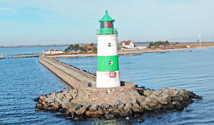 https://www.deutsche-leuchtfeuer.de/binnen/schlei/bilder/schleimuende-leuchtturm.jpg