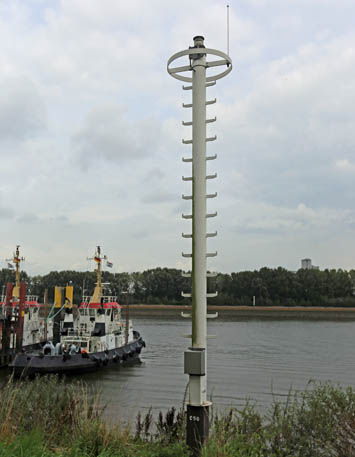 Uferfeuer Neustädter Hafen bei km 7,05 SW