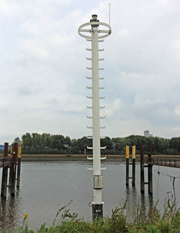 Uferfeuer Neustädter Hafen bei km 7,20 SW