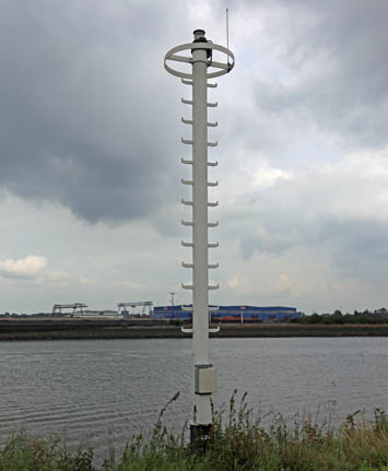 Uferfeuer Neustädter Hafen bei km 7,50 SW