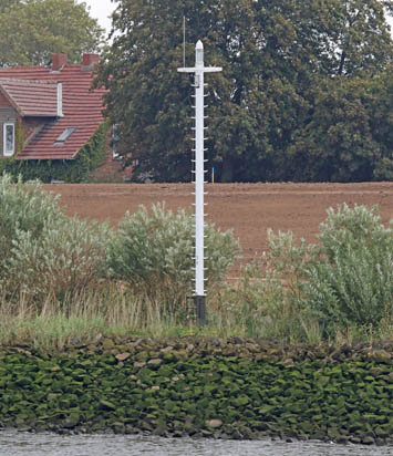 Uferfeuer beim Dorf Niederbren