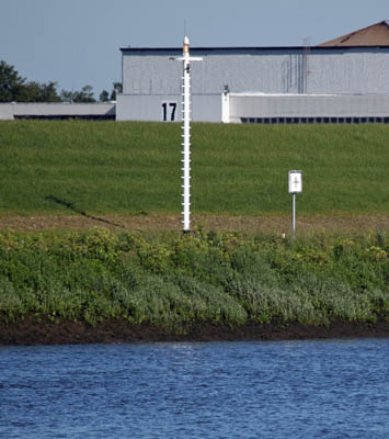 Leuchtbake bei Weser-km 15,50 West