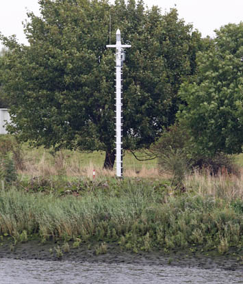 Uferfeuer bei Weser-km 16,00 Ost