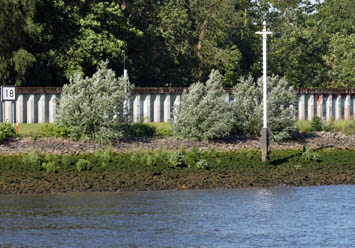 Uferfeuer Unterweser-km 18,05 Südwest