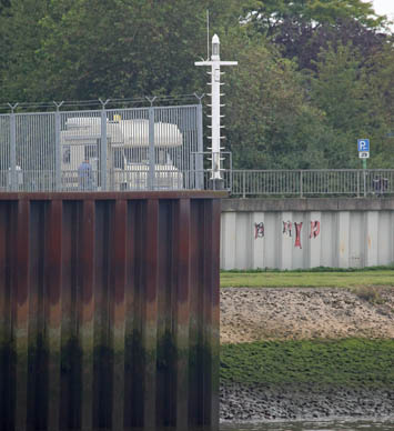 Leuchtbake bei Weser-km 19,00