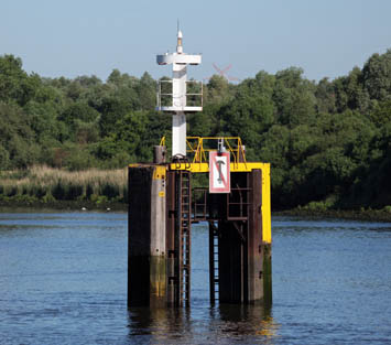Hafenfeuer an der Stromkaje des Mittelsbürener Hafens