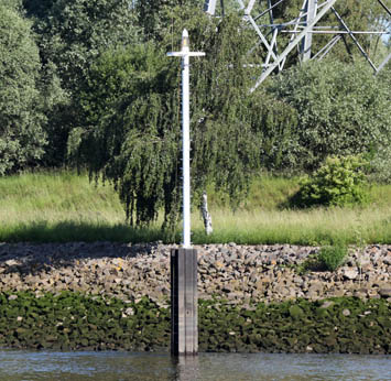 Uferfeuer am Westende des Mittelsbürener Hafen bei km 11,50 Uferfeuer auf der NW-Seite bei Stromkilometer 11,50