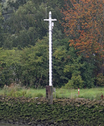 Uferfeuer in Niederbren bei km 12,45