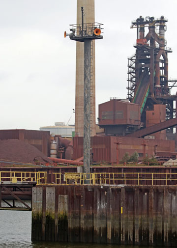 Leuchtfeuer am Mittelsbrener Hafen