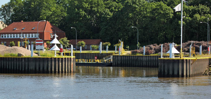 Hafeneinfahrt WSA-Hafen Fargen