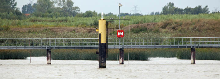 Leuchtfeuer an der Brcke in Golzwarden