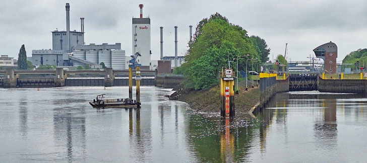 Weserwehr mit Schleuse