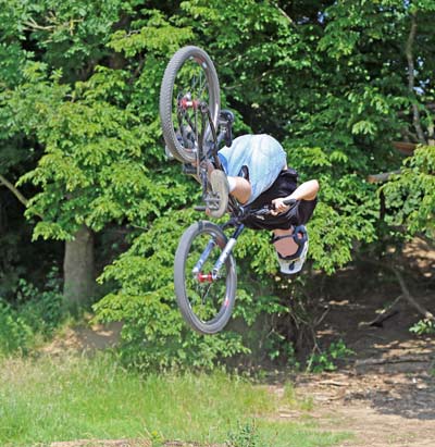 Salto mit dem Dirt-Bike Salto mit dem Dirt-Bike