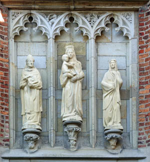 Skulpturen an Klosterkirche Marienthal