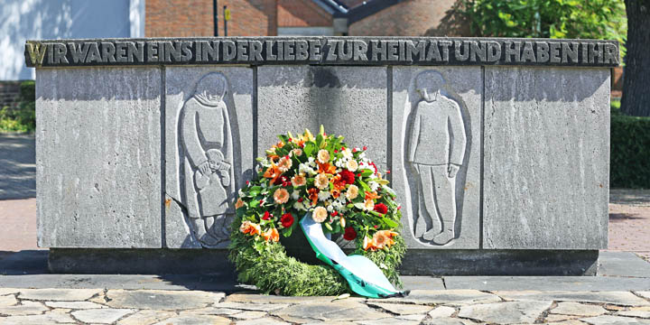 Kriegerehrenmal vor der ev. Kirche in Hamminkeln Kriegerehrenmal Hamminkeln