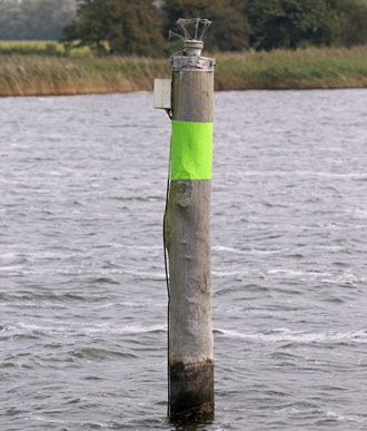Hafeneinfahrtsfeuer am Hafen Gustow auf der Steuerbordseite Hafenfeuer Gustow