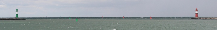Hafeneinfahrt in Warnemünde