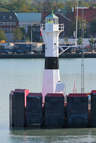 Leuchtturm in Trelleborg an der Hafenmole Leuchtturm in Trelleborg an der Hafenmole