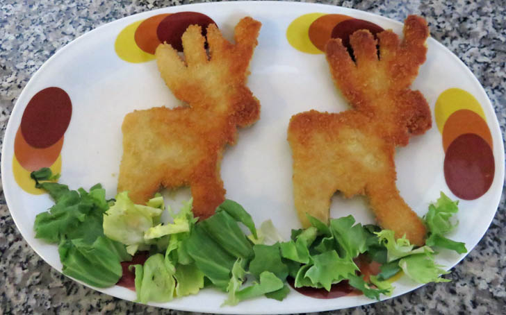 Hähnchenfleisch in Form eines Elchs Hähnchenfleisch in Form eines Elchs
