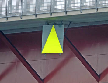 Motalabron, Fahrwasserbegrenzung auf der Steuerbordseite Steuerbord Backbord