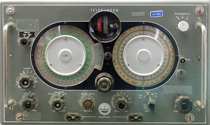 Funkpeiler Telefunken Telegon V, ausgestellt im Schiffahrtsmuseum Unterweser Funkpeiler