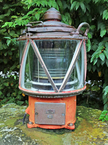 Laterne GASELAN mit 220 V / 40 Watt Glühlampe Laterne GASELAN mit 220V/40 Watt Glühlampe