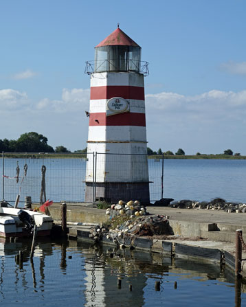 Leuchtturmattrappe in Waase auf der Insel Ummanz Leuchtturmattrappe Waase
