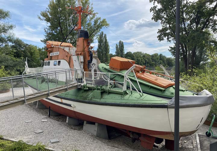 Seenotkreuzer THEODOR HEUSS mit Tochterboot THEODOR HEUSS mit Tochterboot