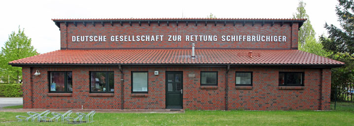 Seenotrettungsschuppen in Zingst Seenotrettungsboot ZANDER